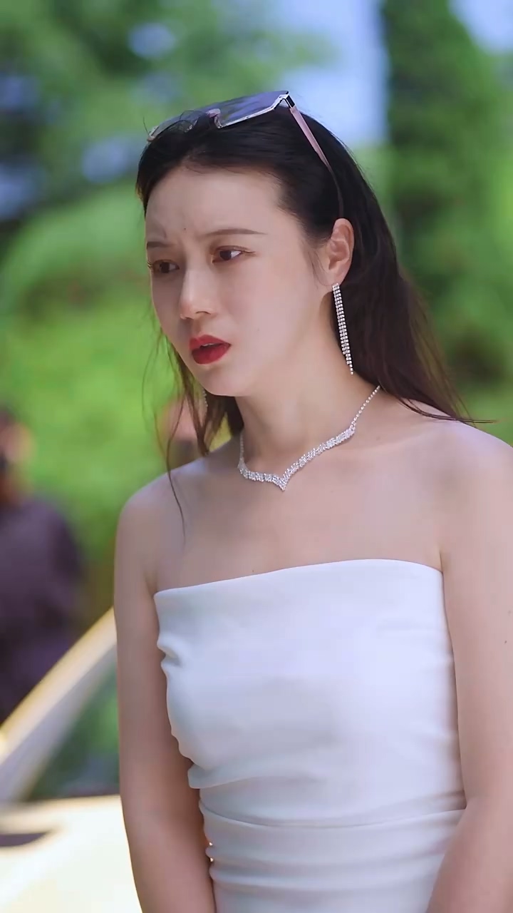 霸道女总裁的超级尊王 第01集